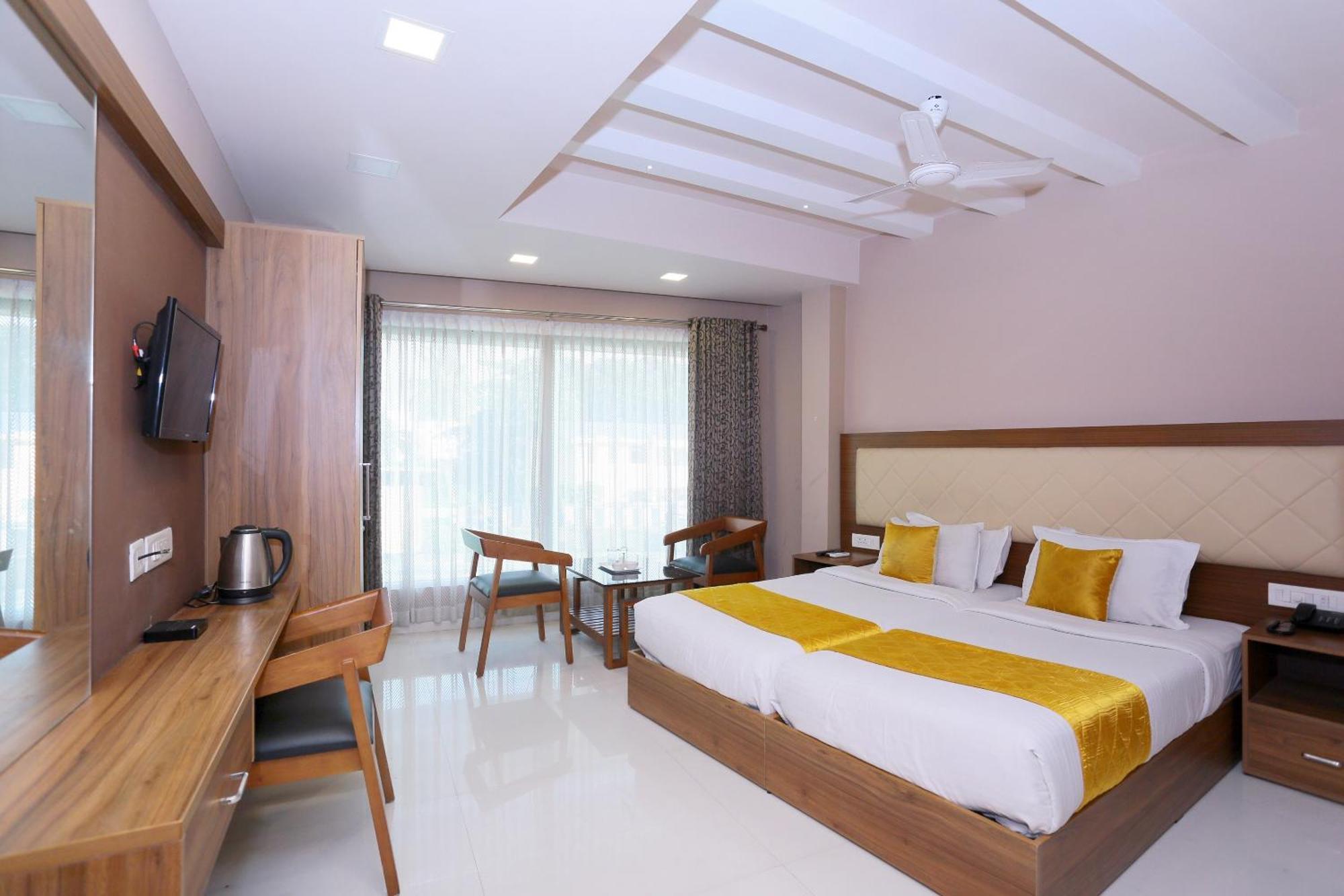 โอโย 25093 โฮเต็ล ทามัม Hotel Kochi ภายนอก รูปภาพ